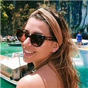 Profesora titulada en educación infantil y primaria, con conocimientos específicos en las áreas troncales del currículum.